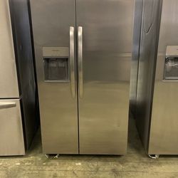 Frigidaire Side-By-Side Refrigerator 7Q