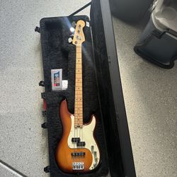 Fender P-Bass w/ hard case , Made In USA, American Elite Mint Condition