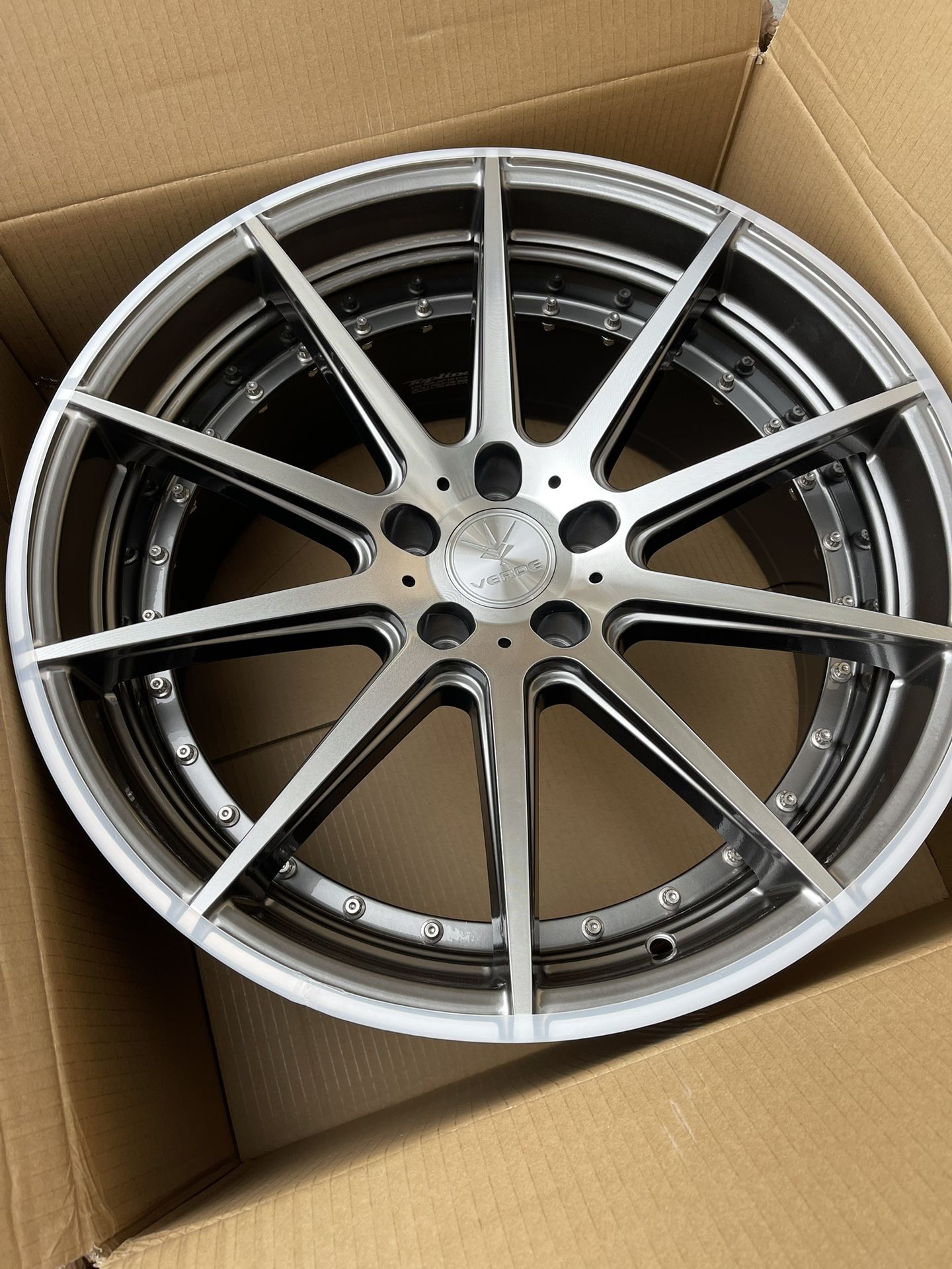 20 “ Wheels - Verde V20 Insignia Hyper Silver Dark with Machined Face Wheel 20x10/5x120mm/+20mm Offset
