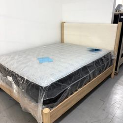 Cadmori Two-tone Queen Upholstered Platform Bed