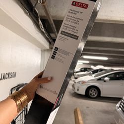 $20 OBO - Delta Traditional 18” Decorative Grab Bar – Polished Chrome (New in Box)