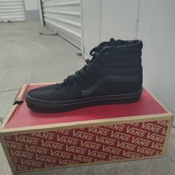 NEW Vans
SK8-HI
Men – Black/Black/Black