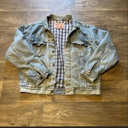 Vintage Levi’s Jean Jacket
size Large