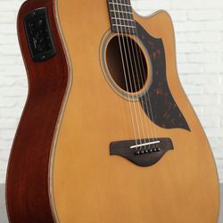 YAMAHA Dreadnought Cutaway Acoustic-Electric Guitar Mint Condition