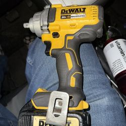 DeWalt  20V 1/2 In Mid Range Impact