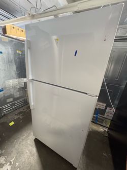 White Top-Freezer Refrigerator