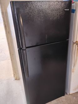 Frigidaire refrigerator 2 door top and bottom