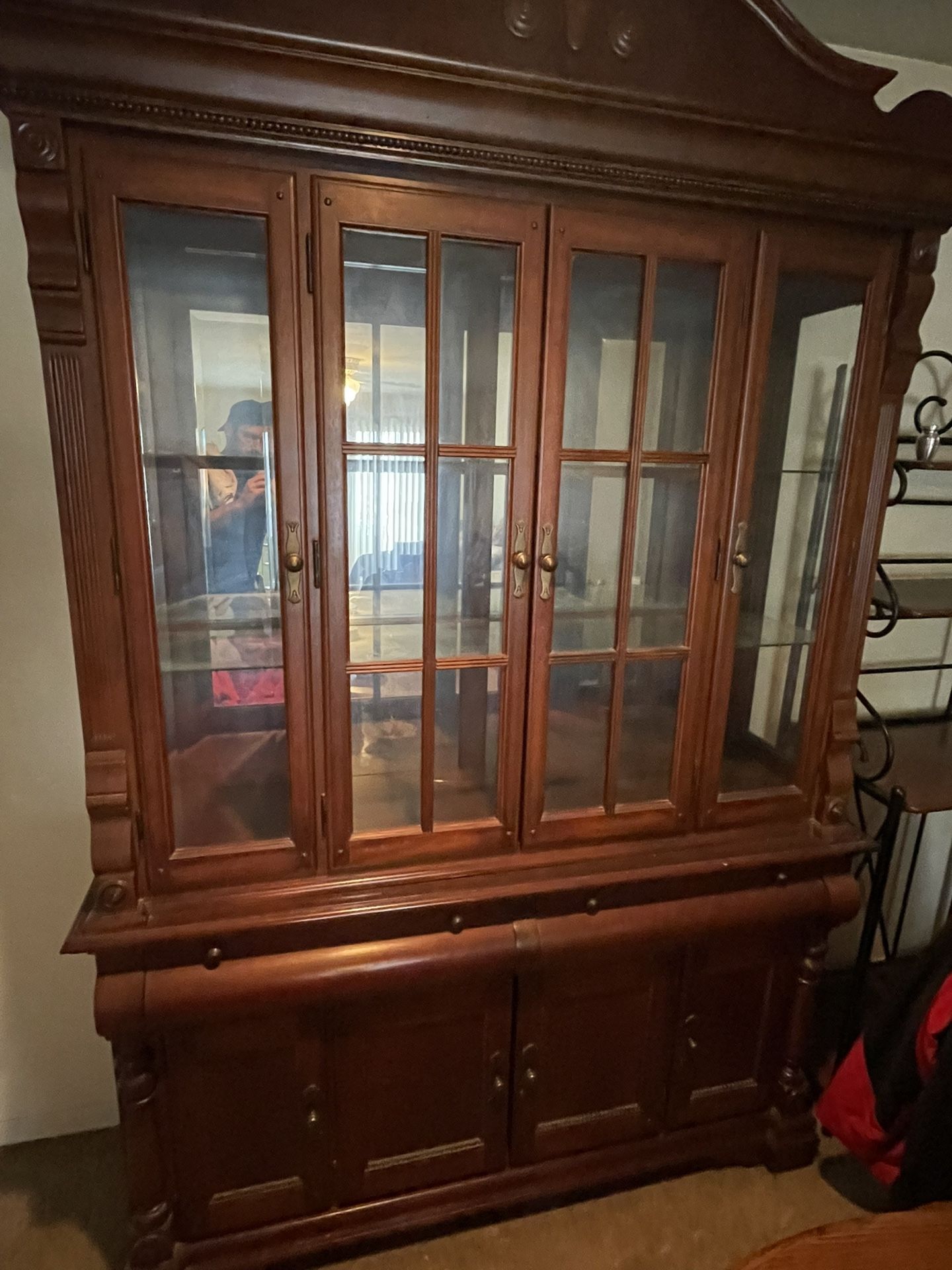 China Cabinet With Lights (moving Must Go)