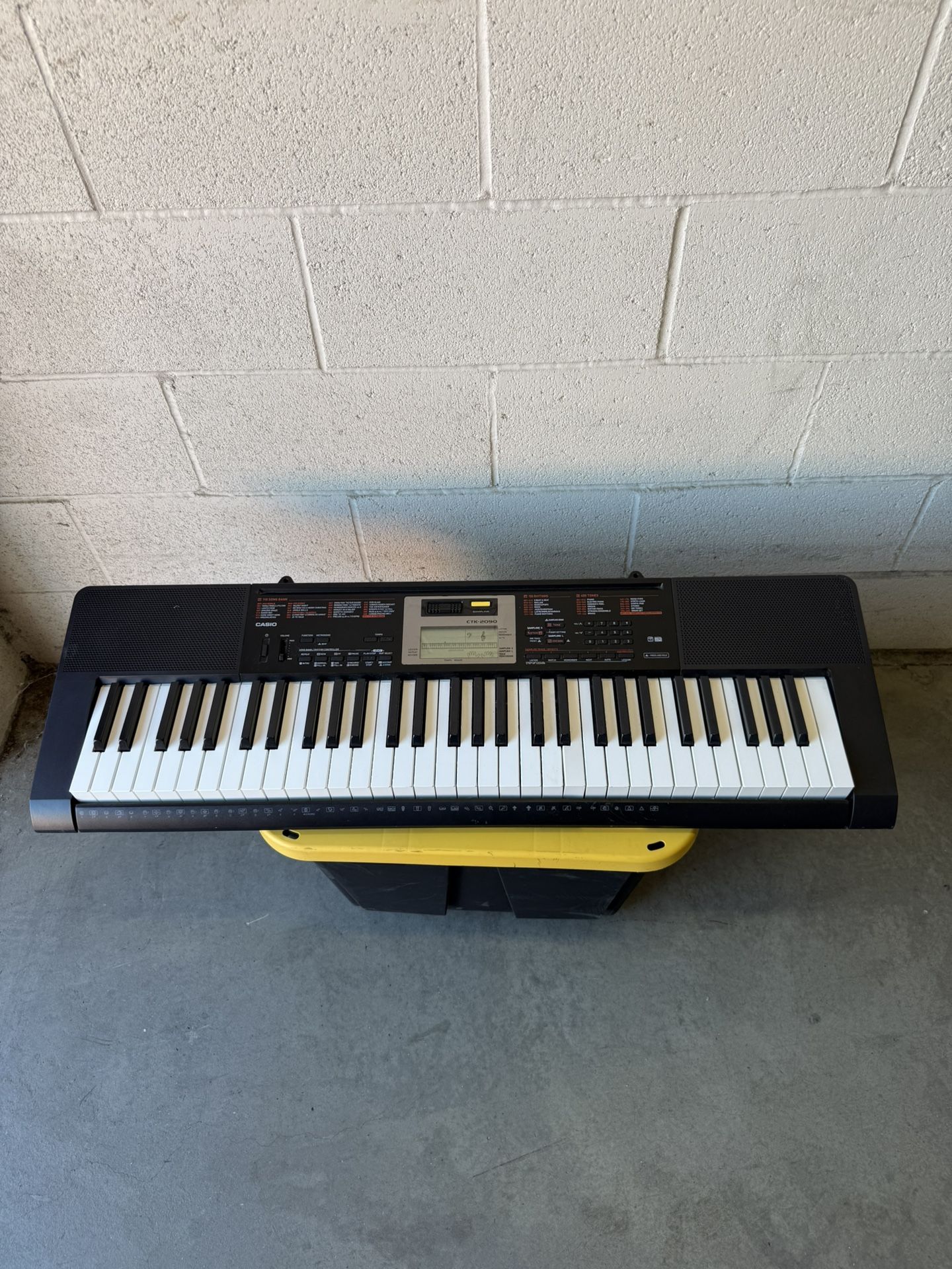 Casio CTK-2090  61 Key Electronic Keyboard 