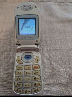 Vintage LG Verizon vx3200 CDMA Flip Phone with Charger