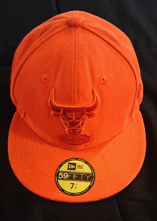 Chicago Bulls Cap New Era 59Fifty Fitted• Size 7 1/4• Cyan Red Pre•Owned