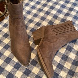 Women’s size 8 bootie