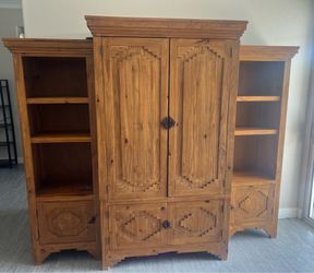 Entertainment center