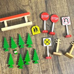 Thomes the Train Wooden Accessories Trees Traffic Signs 16-Pc.