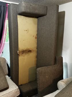 FREE COUCH