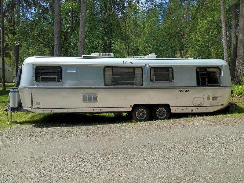1987 Avion 32