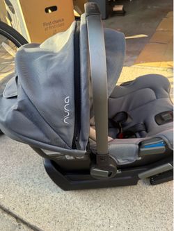 Nuna Car seat with Base