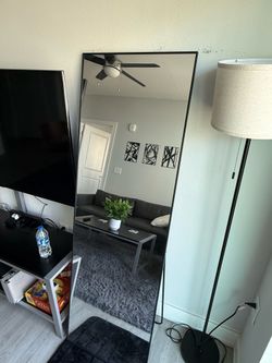 Minimalist Full-Length Floor Mirror – Modern Black Frame – Excellent Condition