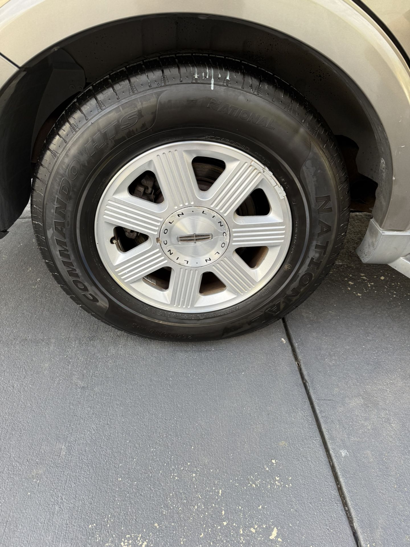 2003 Lincon Navigator Rims And Wheels / Tires