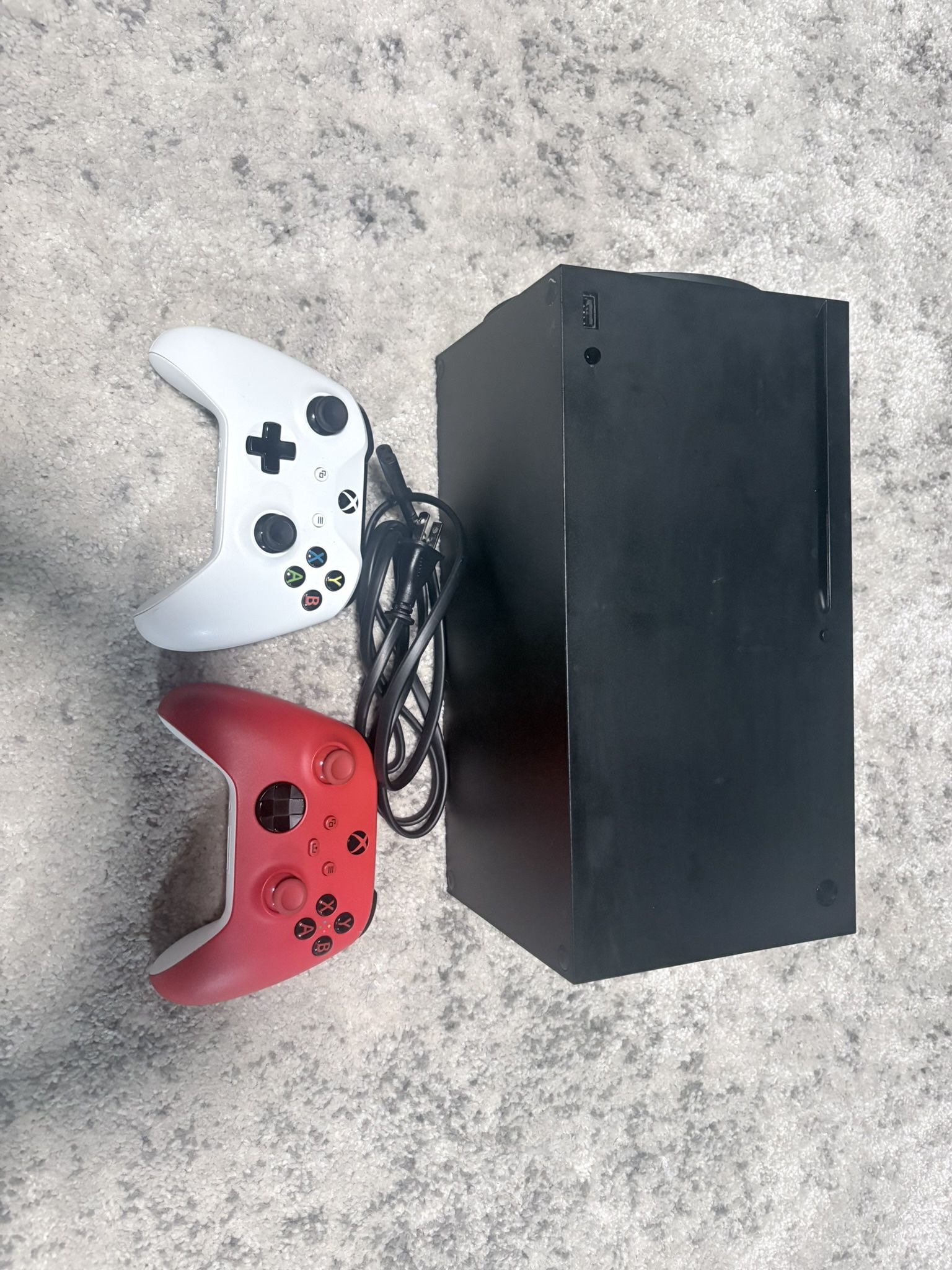 Xbox series X 1TB + 2 Controllers