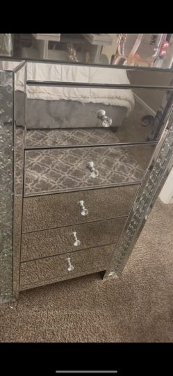 Mirrored 5 Drawer Diamond Knob Dresser