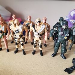 Action Figurines 