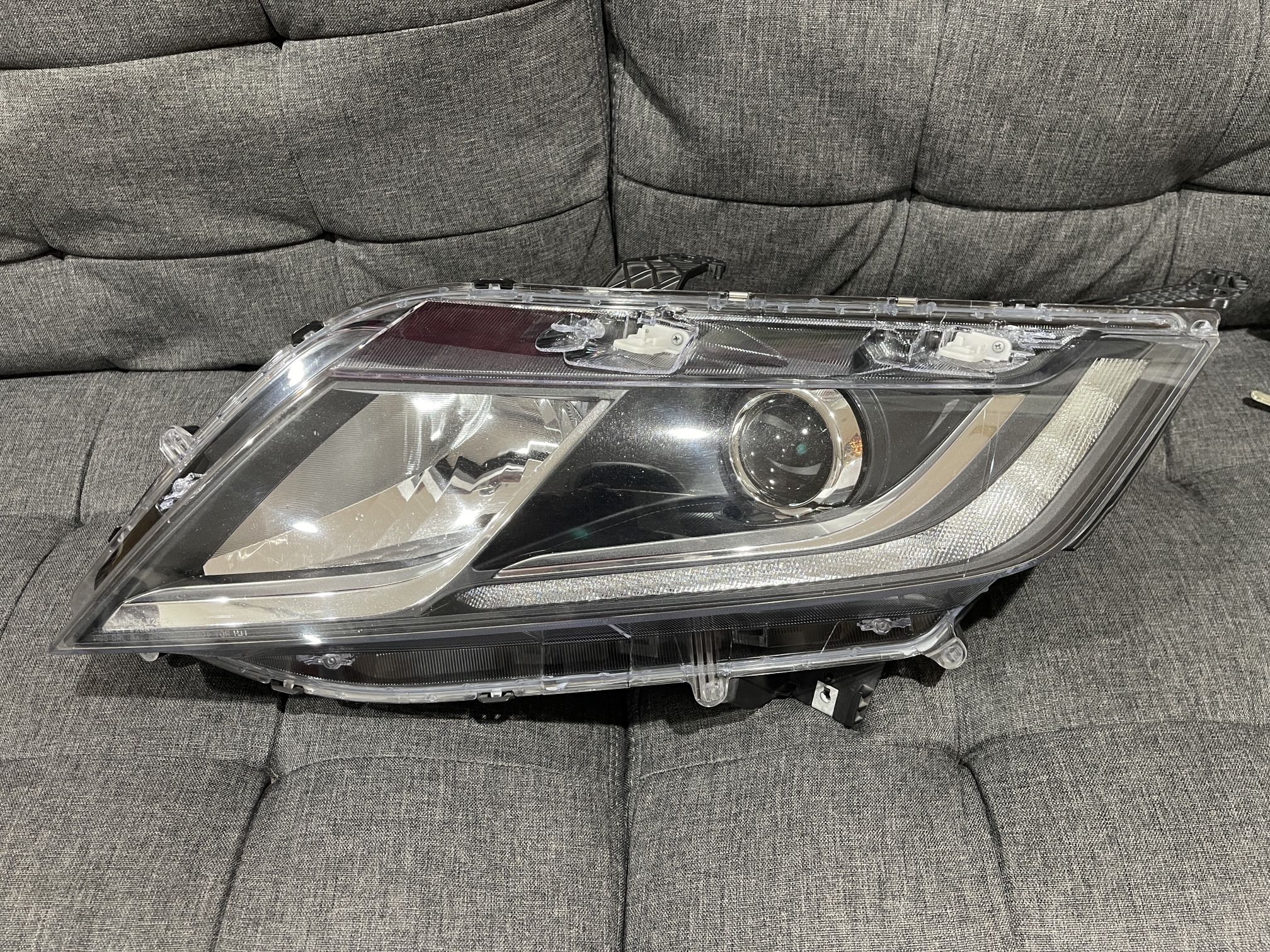 2018-25 Honda Odyssey OEM Headlight Halogen Left Side (Drivers Side)