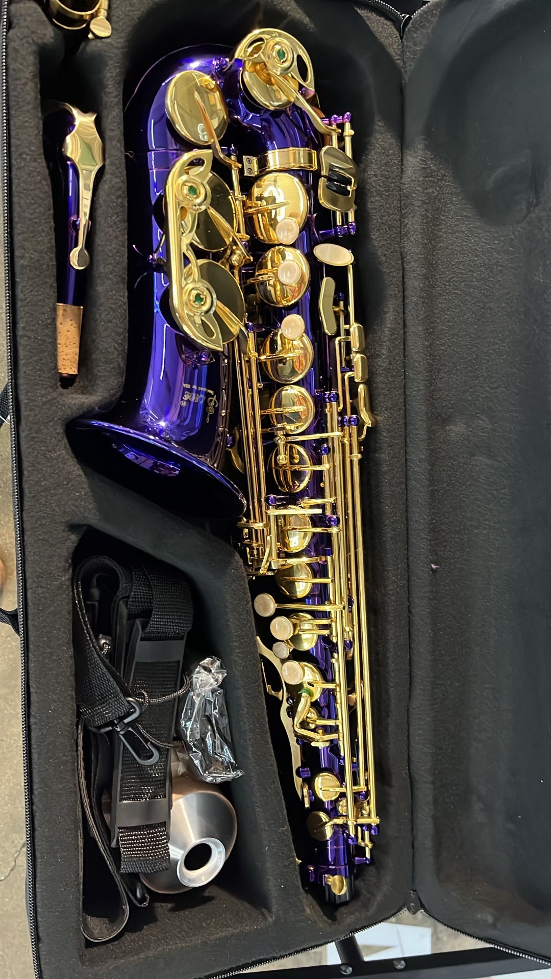 Saxophone 🎷 Gold Color