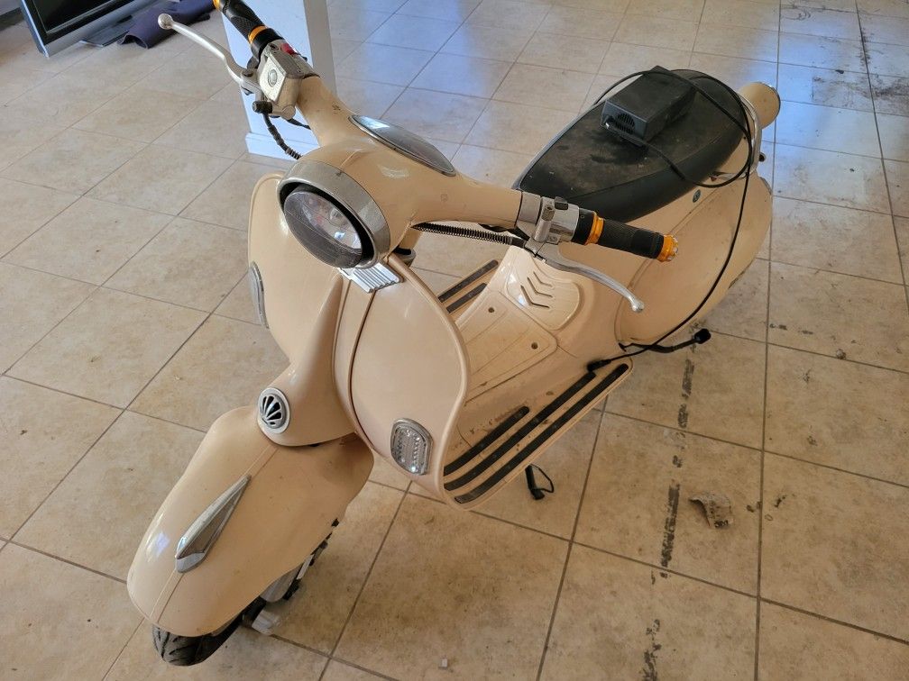 BOOM Electric Scooter