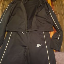 Girls Nike Sweat Suit