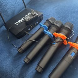 Wireless Microphone Set Of Four 