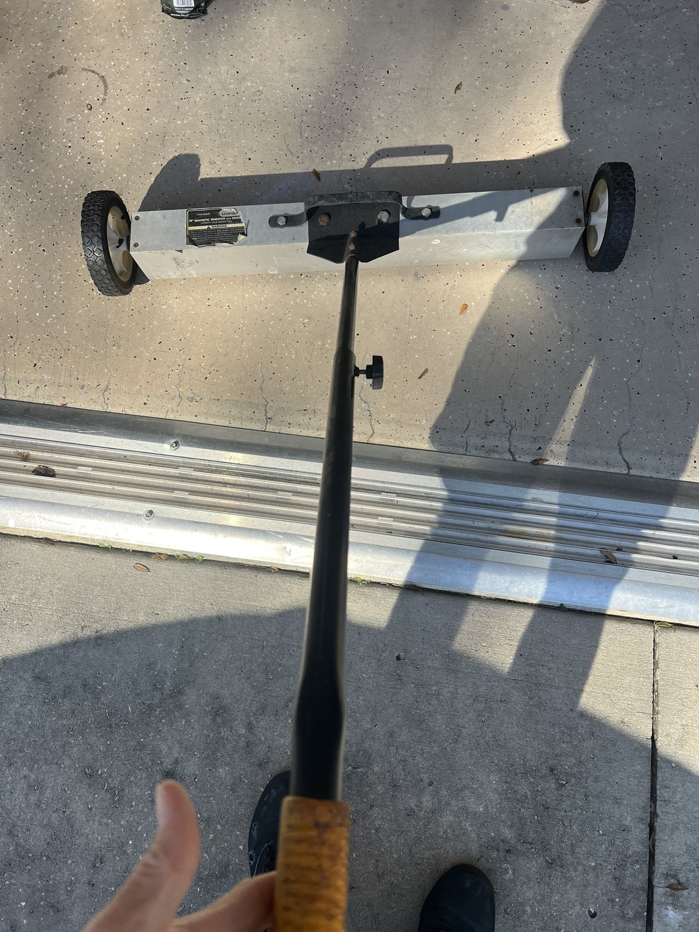 30” Magnetic Sweeper
