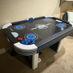 Air hockey table
