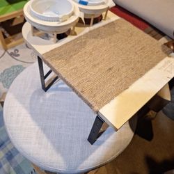 Widow  Cat Feeding Station 16x13