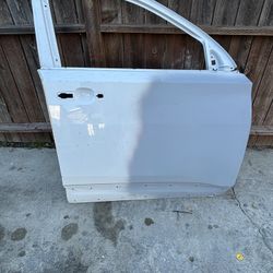 2018-2023 Chevy Traverse Front Door Right Side