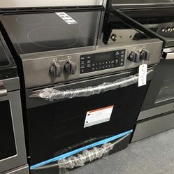 New Scratch And Dent Frigidaire Gallery 5 Burner Glass Top Black Stainless Steel Slide In Range. 1 year Warranty 