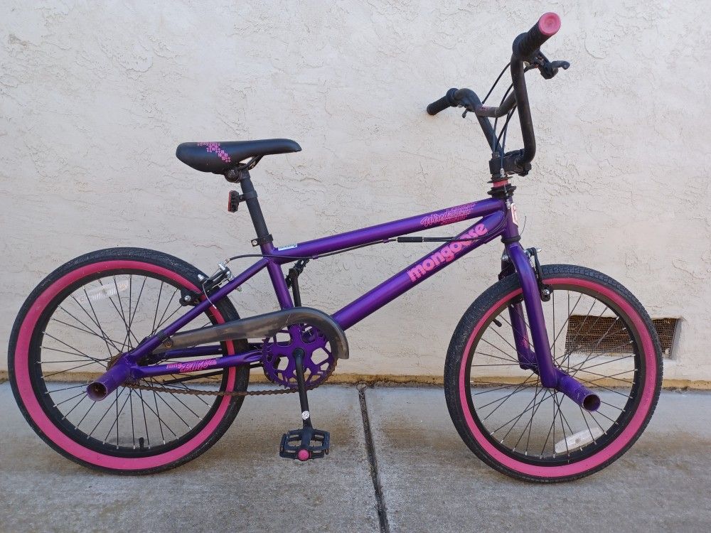 Bmx Mongoose Wired 20" Bike. Front and rear brakes, nice tires, perfect BMX Bike. Comes with Pegs.