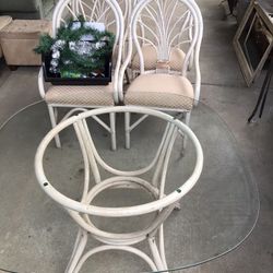 Table with 4 chairs - rattan
