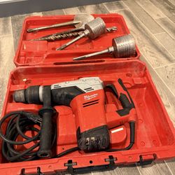 Milwaukee 1 9/16 inch SDS Max Rotary hammer with Bits