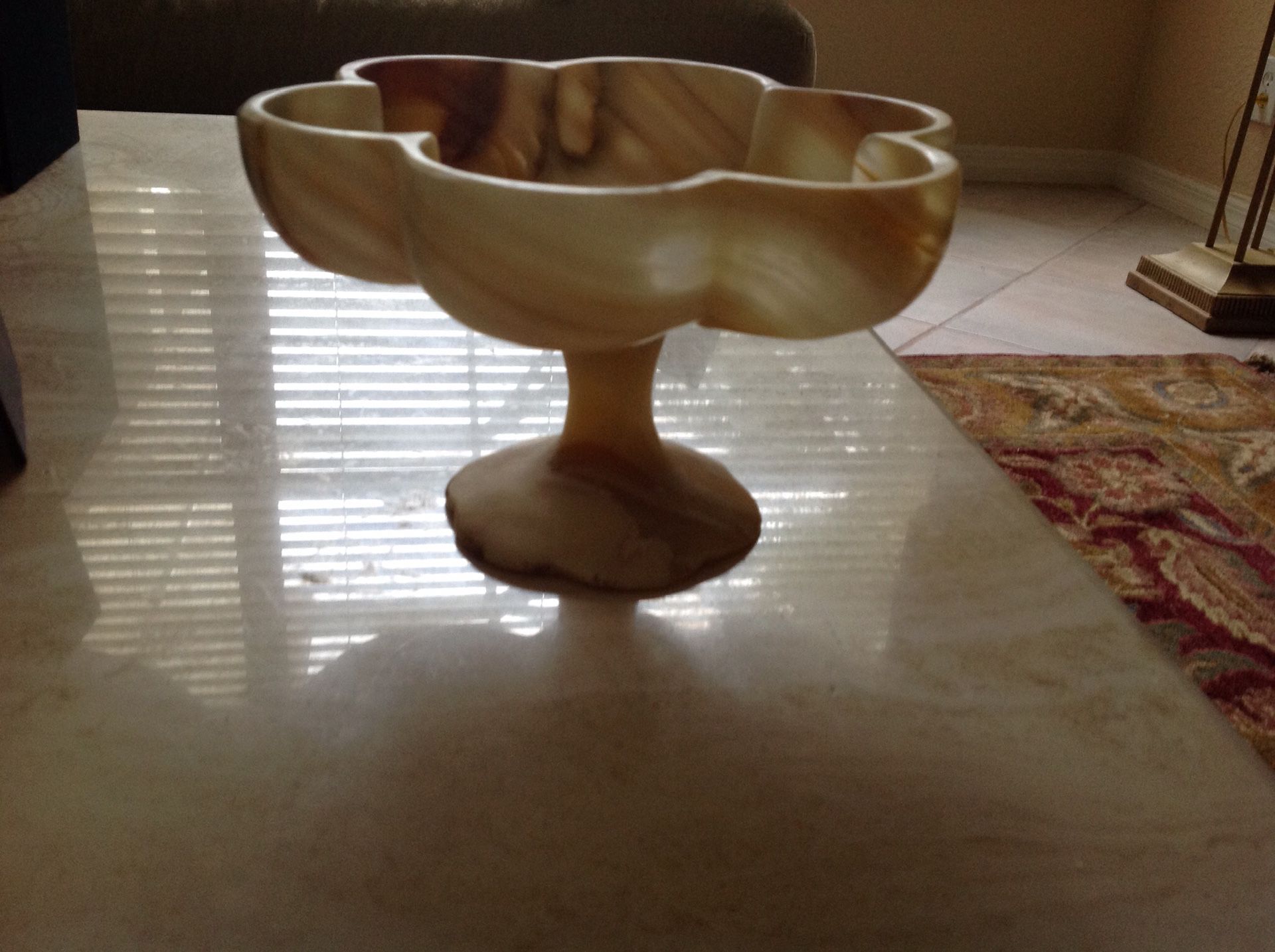 Marble candy dish can also be used for small pastry and nuts