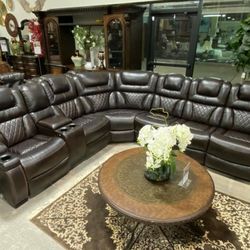 Warnerton Chocolate Power Reclining Sectional /couch /Living room set