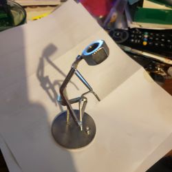 Golfer Nut , Stick Figure Bending His Golf Club Over His Knee 