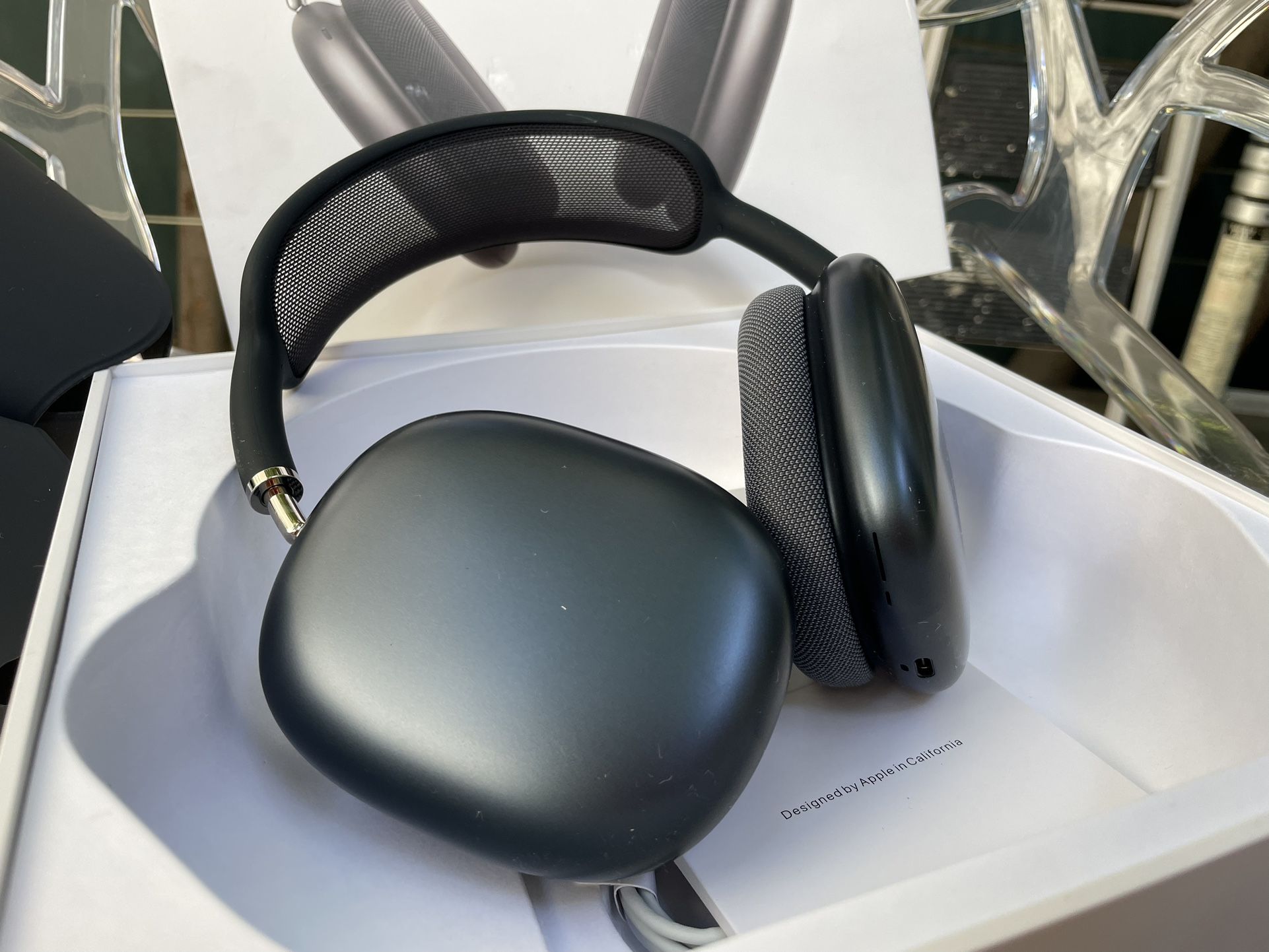 Apple Apple AirPods Max Wireless Bluetooth Headphones in Black