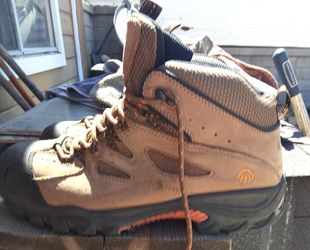MENS WOLVERINE SIZE 11 MENS STEEL TOE BOOTS