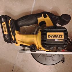 DEWALT 20V SKILLSAW & NEW BATTERY 