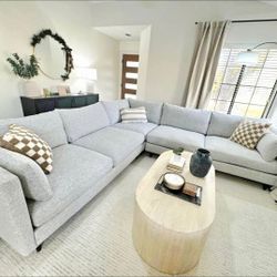 BEAUTIFUL SECTIONAL SOFA EXCELLENT CONDITION 