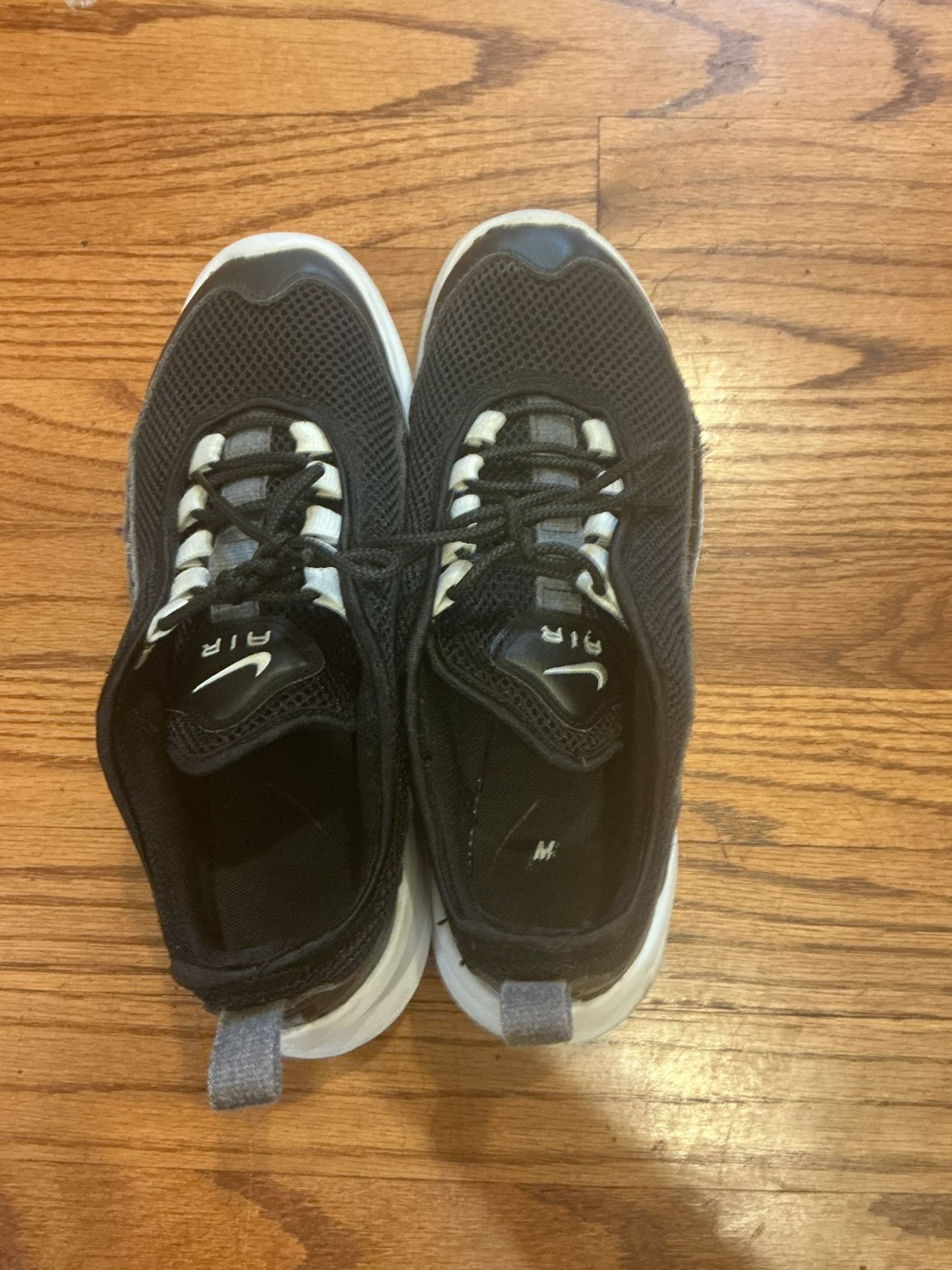 Nike Sneaker