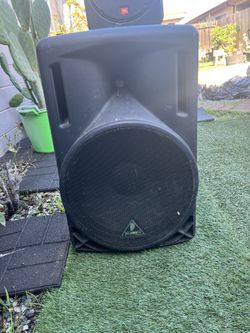 Behringer speaker 400 W powered
