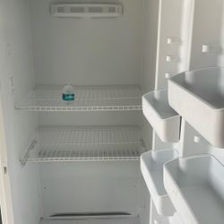 Frigidaire freezer/fridge