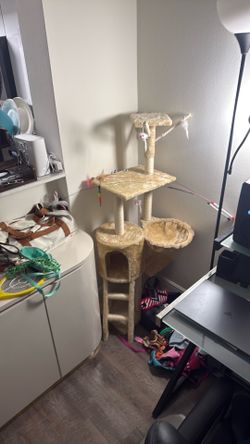 Vendo cat tree. Árbol de gatos
